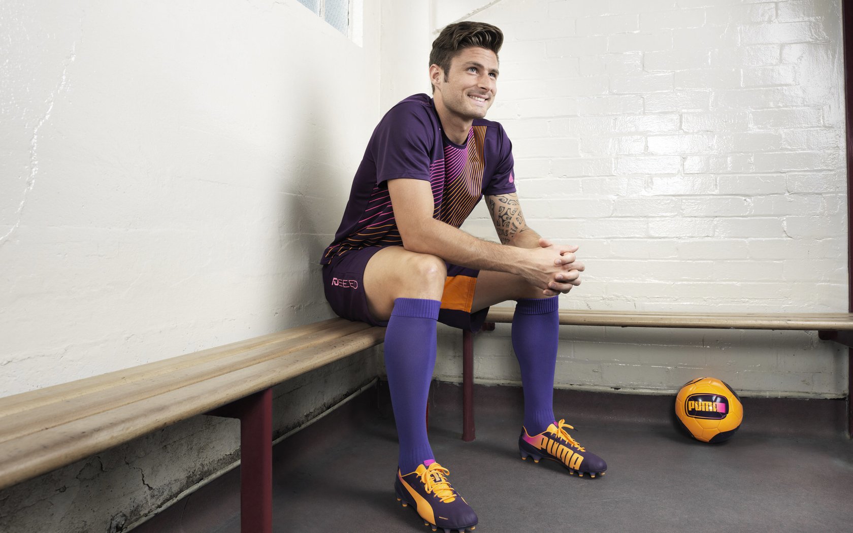 德约科维奇回归赛场,爆冷首场状态亮眼,拜仁观众沸腾!